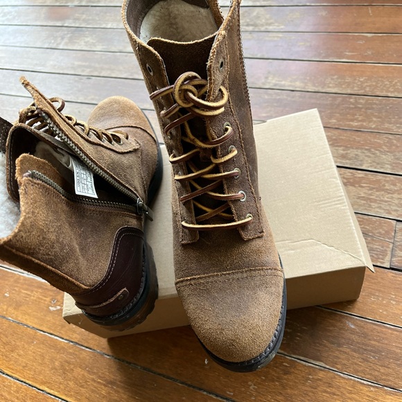 Women’s Winter Ugg Boots - Picture 3 of 4